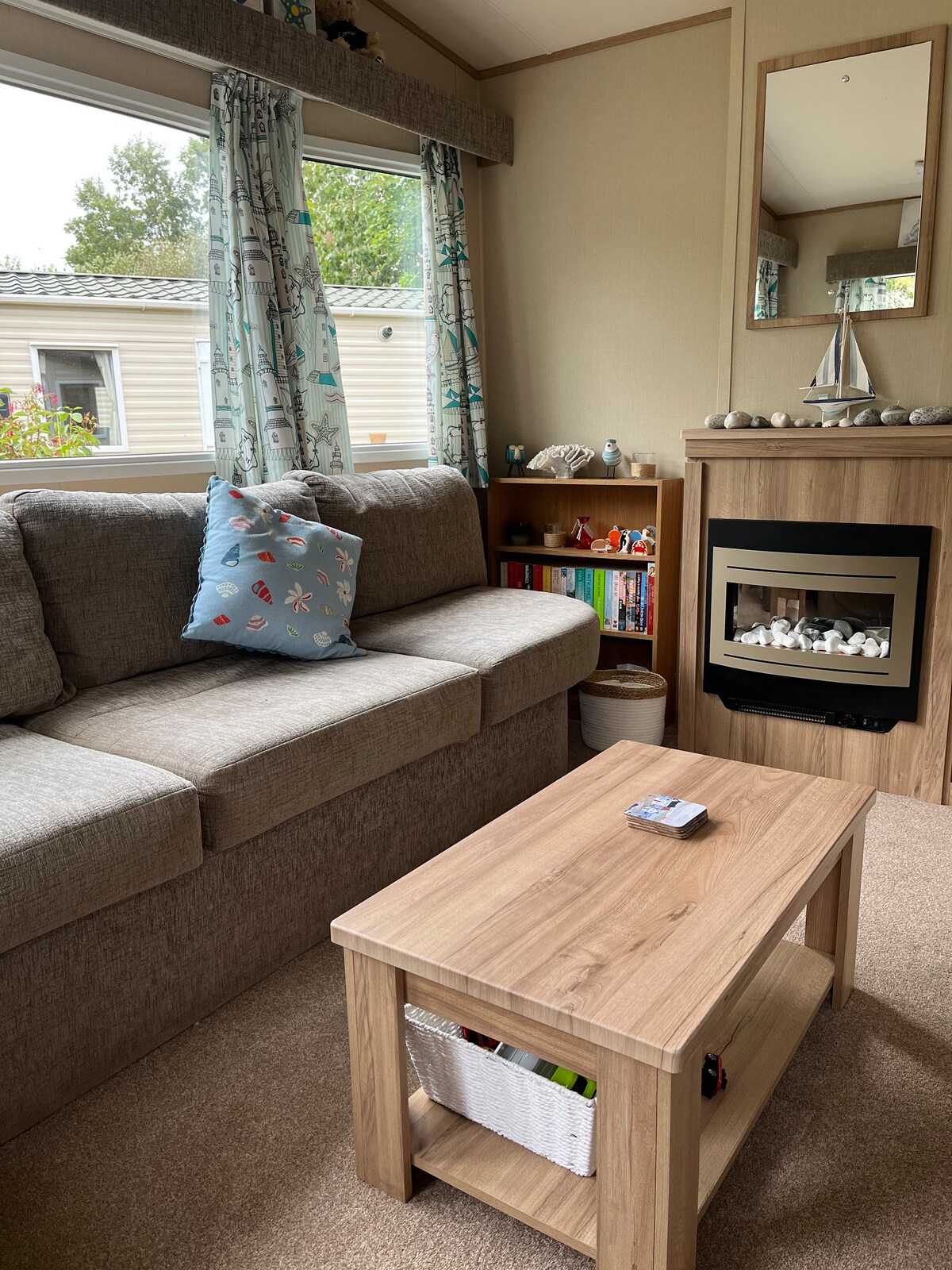 Popular Airbnb listing: Delightful 2 Bedroom Static Caravan Red10 in St. Erth