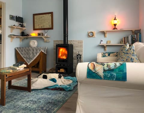 Top performing Airbnb: Sweetwater two bedroom pet friendly bungalow in Mayals, Oystermouth, Newton, West Cross