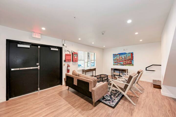 109 studio Downtown, Moody Theatre, UT Stadium - Condominiums for Rent in Austin, Texas, United States - Airbnb 109 studio Downtown, Moody Theatre, UT Stadium - Condominiums for Rent in Austin, Texas, United States - Airbnb