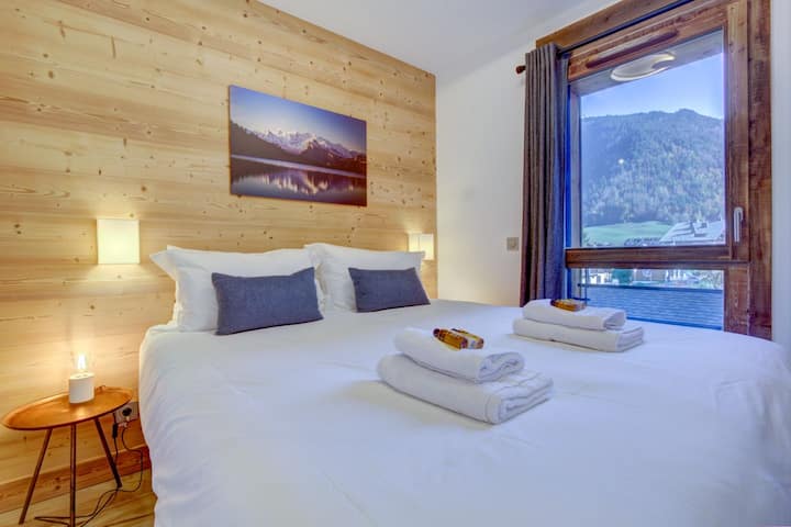 Bedroom 2- double or twin beds 
Cissac-ElevationAlps.com 