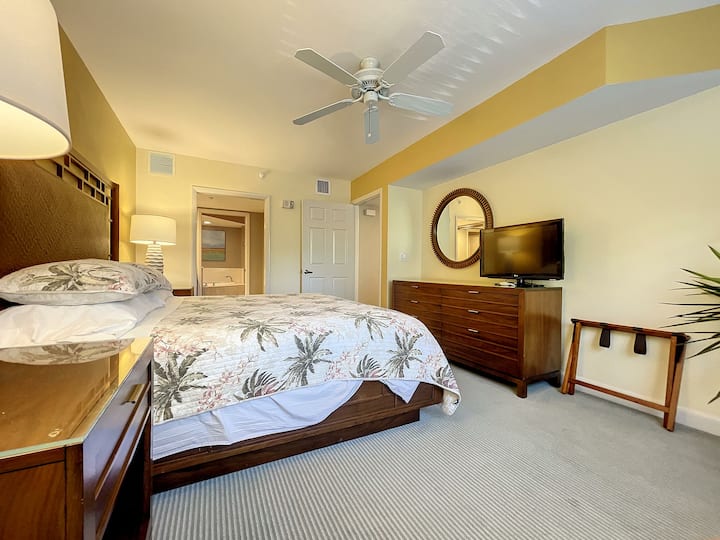 Dhomë gjumi kryesore me një dollap të madh shëtitës