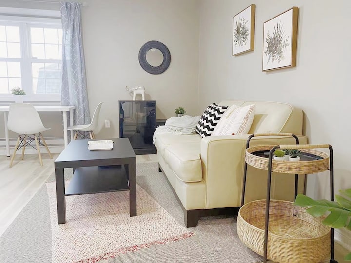 Bright Self-contained Exquisite Suite - Oakville