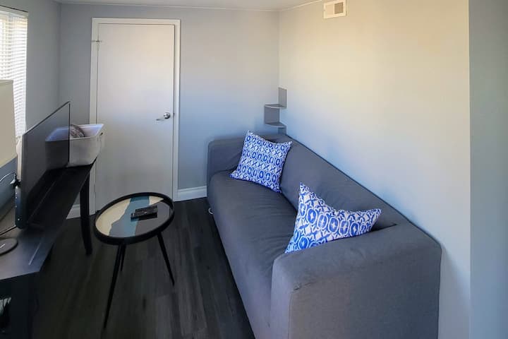 Private Guesthouse Near Sloan's Lake - Lakewood, CO