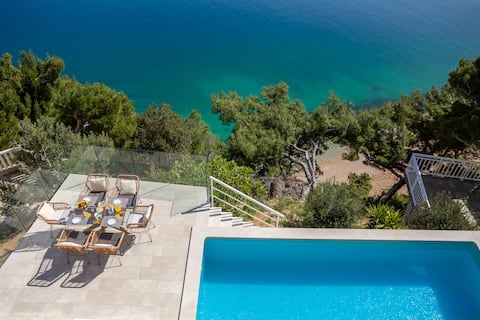 Beachfront Holiday Home - Private Heated Pool