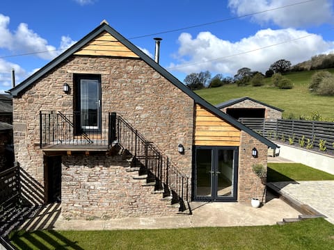 Abergavenny - Barn on the slopes of the Sugar Loaf