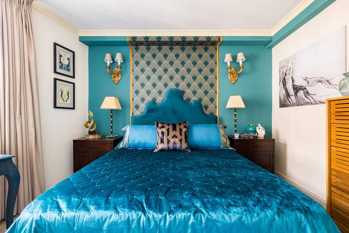 Mayfair 3-Bed 5-Guest Art Nouveau 1729 House gallery image 3