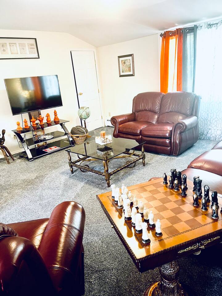 Beautiful, Relaxing Chess Themed 2 Bedroom apt. Houses for Rent in