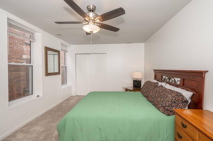 Reinige die Unterkunft mit 3 Schlafzimmern - nur wenige Schritte vom