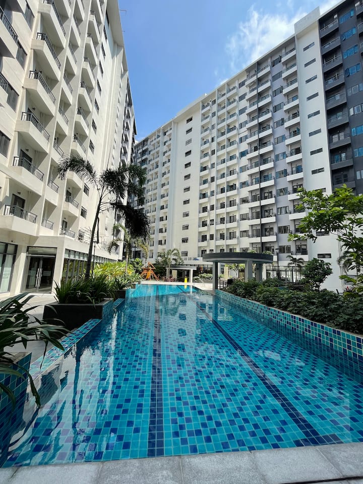 Paranaque Resort Style condo beside a Mall Condominiums for Rent in