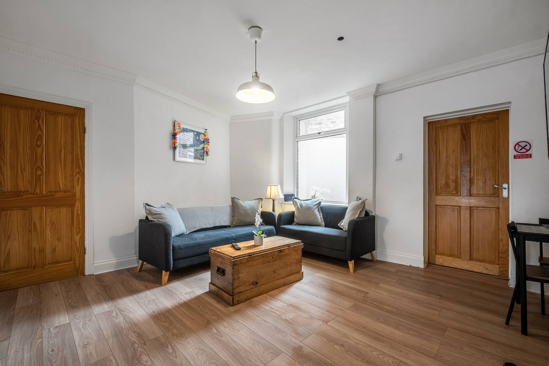 Huge serviced Apartment with FREE PARKING — photo 3