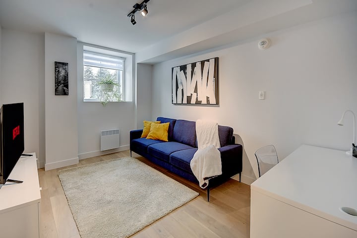 Le Ravissant | Bureau | Ac | Tv Intelligente - Montreal