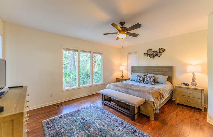 Dormitorio principal con un nuevo colchón base ajustable y muebles
