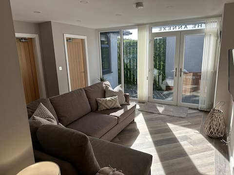Top Airbnb: Beach Pad - gorgeous 2 bedroom apartment, sleeps 6 in Fleetwood