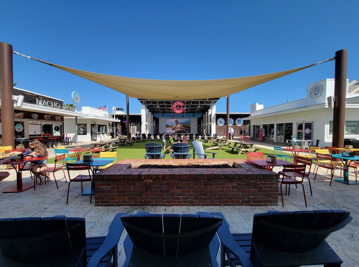 Live music & movies at The Big Chill, 10 minutes away by car. There are many venues in the area with live music most nights along 30A. at Juan Love in Santa Rosa Beach