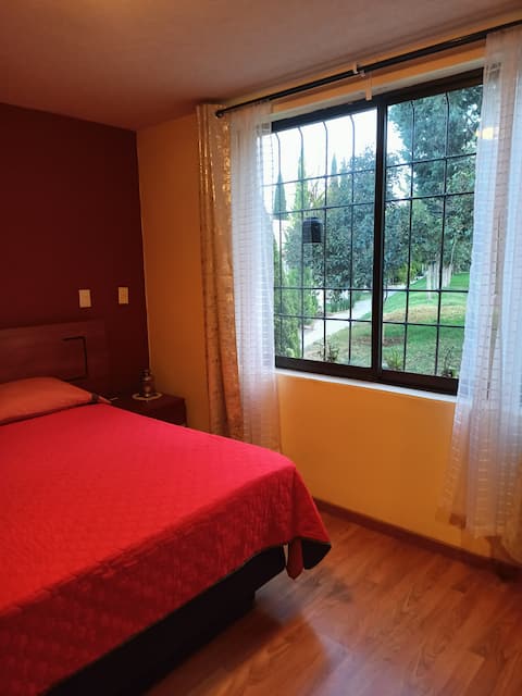 House 2 bedrooms 2 bathroom beautiful garden.