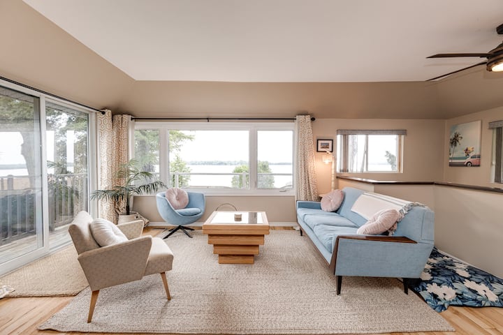 Pet Friendly Beach House With Bunkie Bar & Hot Tub - Orillia