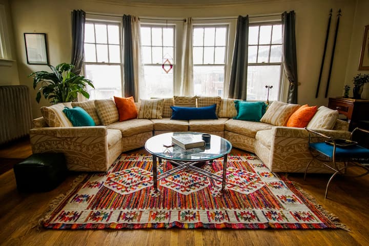 Spacious Historic Home Near Downtown & Hospitals - Hamtramck, MI