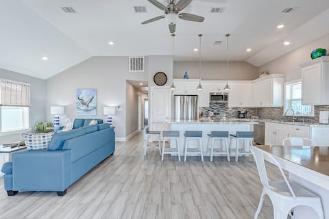 Successful Airbnb property: Back to School Special ! Hot Tub & Beach Access! in Bolivar Peninsula