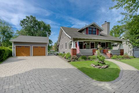 Luxury House on the Erie Canal for 8 guests.W/Dock