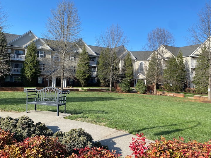 Beautiful condo in Wyndhurst • 10min from LU Condominiums for Rent in