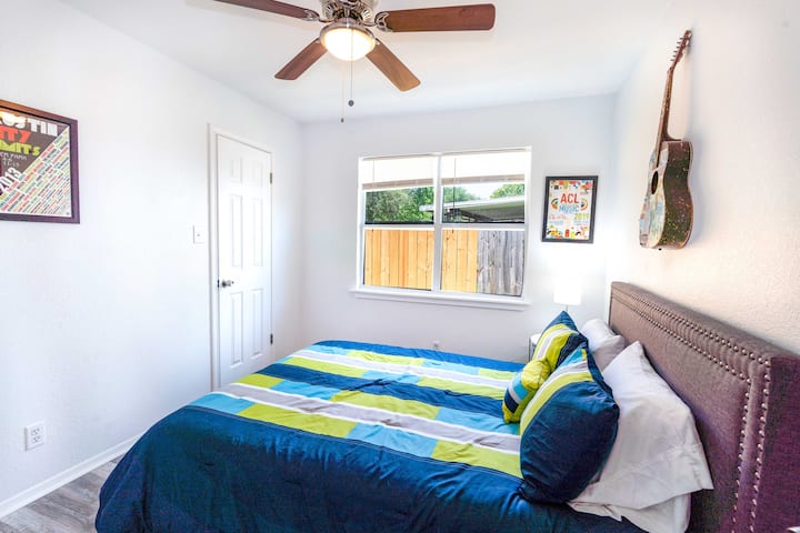 Спалня 1, с двойно легло и дрешник. 