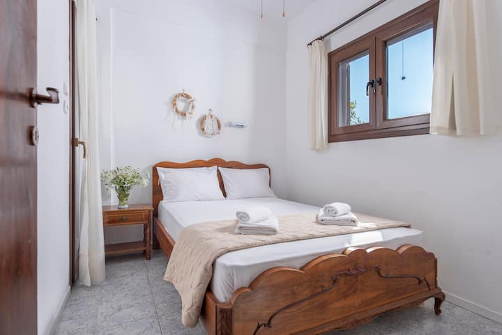 غرفة نوم بسرير مزدوج