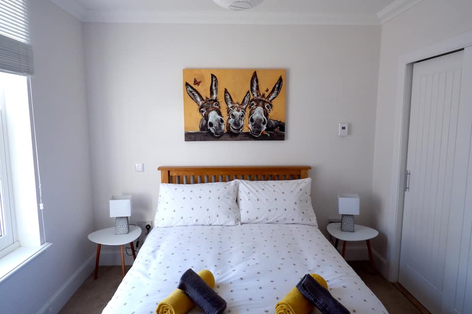 No 7 Quiet, two bedroom Ground Floor Flat in Tornagrain Great for early Airport departures or late flights — photo 1
