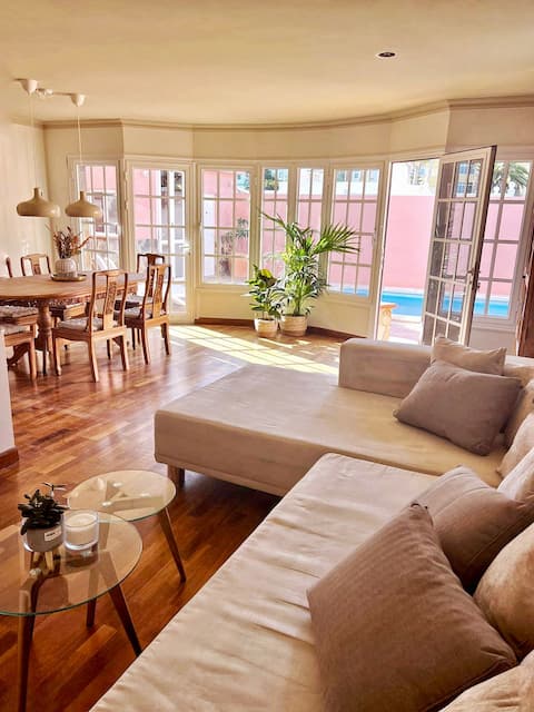 Top performing Airbnb: Luxurious villa with pool, unbeatable location in Puerto De La Cruz