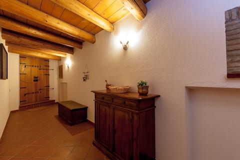 [★CENTRO★] in the square with parking, Air Conditioning & WiFi