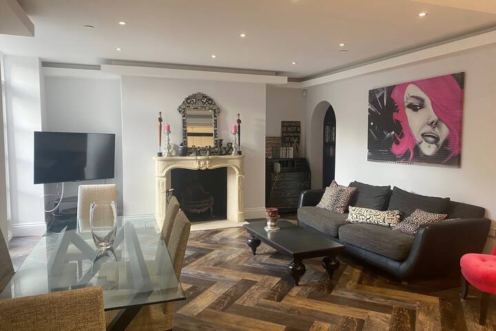 Stylish 4-bed family garden flat in Holland Park! gallery image 2