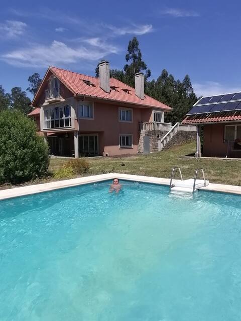 Spacious and tranquil 6 bedroom villa