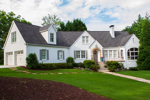 Popular Airbnb listing: Beautiful Bright 6 BR Home in Heart of Buckhead in Garden Hills