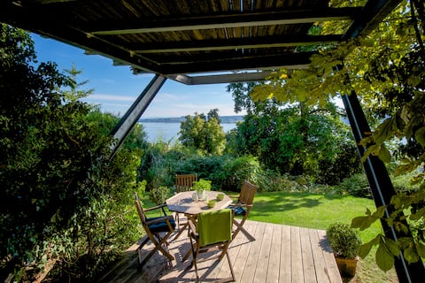 Panoramic apartment with lake and Alpine views