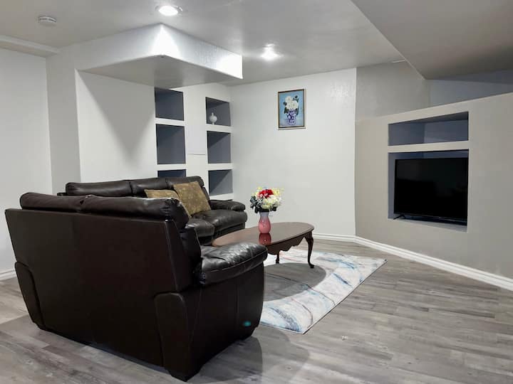 Clean And Spacious 2 Bedroom Basement Unit-walkout - Centennial, CO