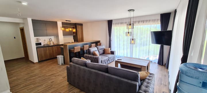 Ground Floor, 3bdr, Shared Pool - Sarajevo
