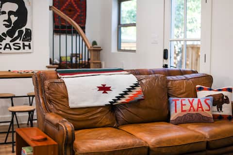 Popular Airbnb listing: The Waypoint on Morris-Luxe downtown stay in Mc Kinney