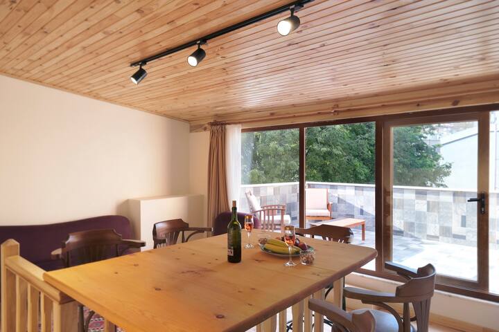 ★ 4 Bedroom Triplex Character House With Terrace ★ gallery image 5