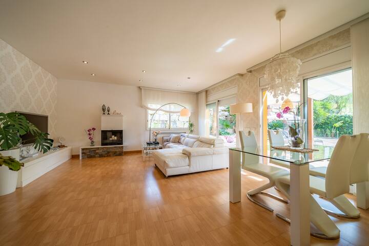 Beverly Hills Lux – Design Villa – Pool and garden gallery image 3