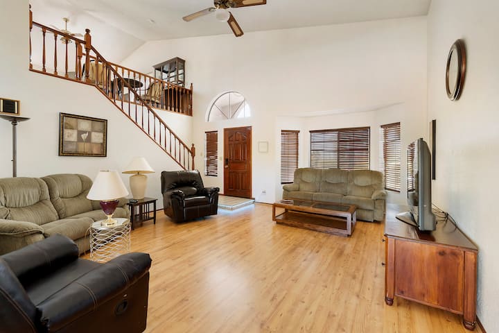 Cheerful 3 Bedroom With Hot Tub & Views! - Apache Junction, AZ