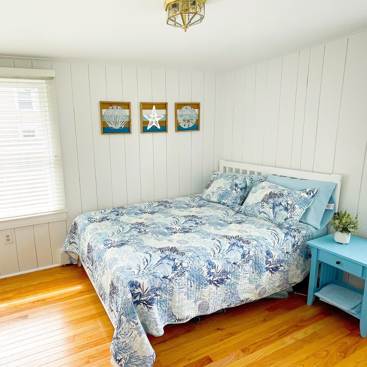 1号卧室： 1.8米宽双人床