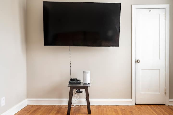 Cozy Comfort- 2 Bedroom Apt/65 Inch T.v. Wifi - Chestnut Hill, PA