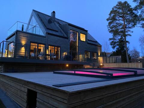 Luxury villa with pool close to the sea