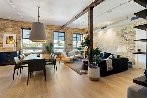 Cream City Flat - Boutique downtown condo