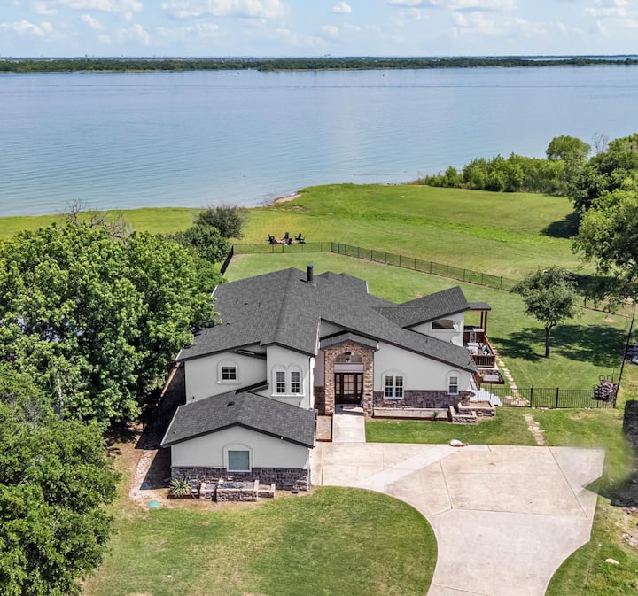Lewisville Lake Million Dollar Oasis w/ Pool! - Houses for Rent in Lakewood Village, Texas 