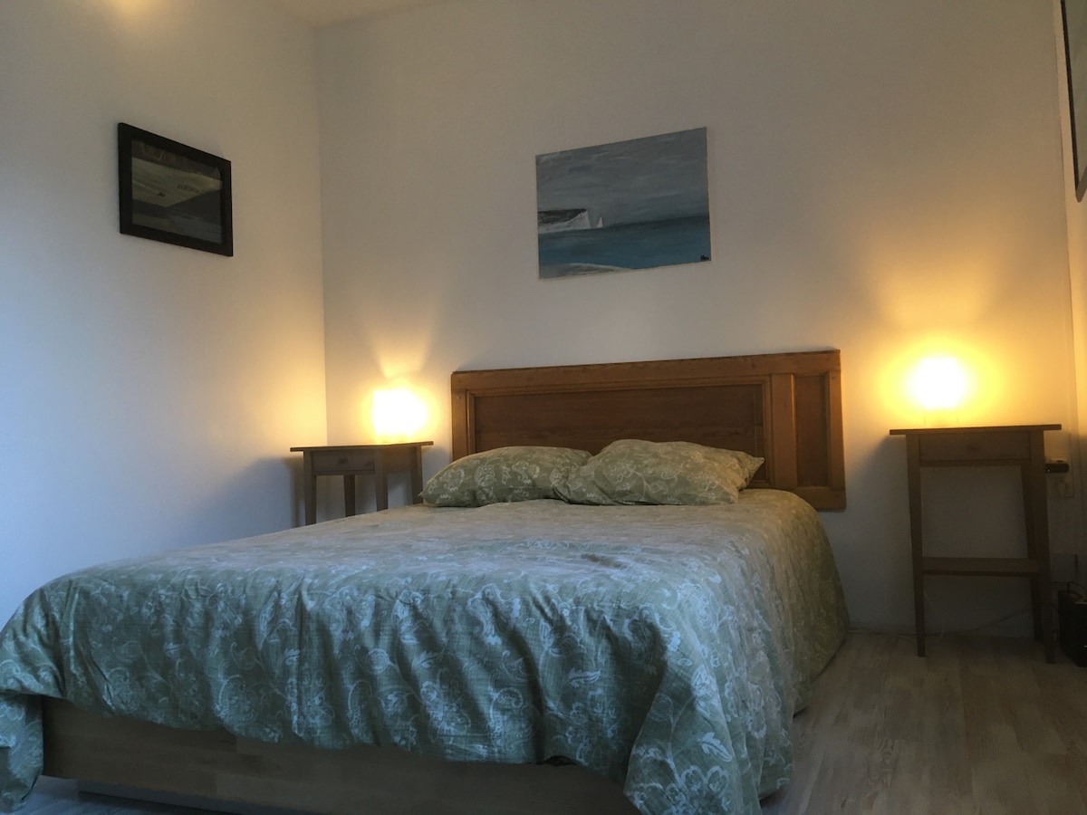 חדר השינה בקומה הראשונה