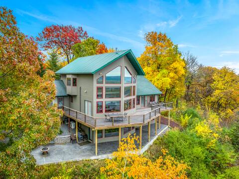 Eagles Landing sleeps 15 HOT TUB