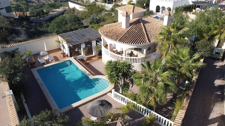Villa With Private Pool And Seclude gardens