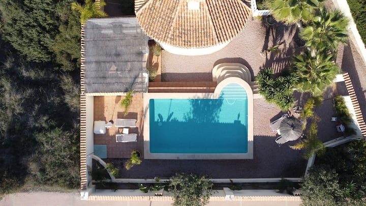 Villa With Private Pool And Seclude gardens
