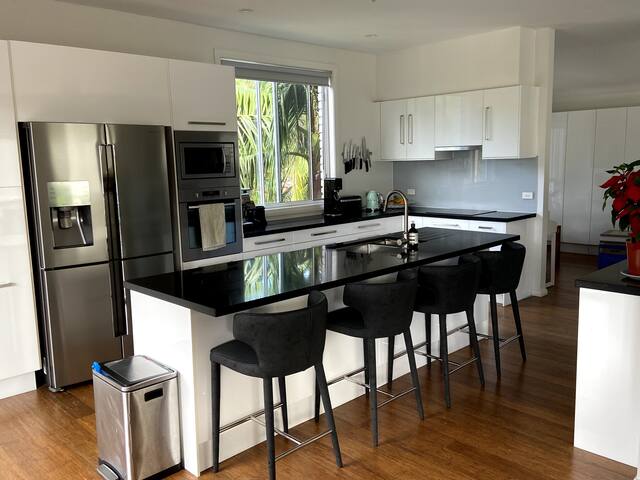 Spacious 4 bedroom Family home. gallery image 3