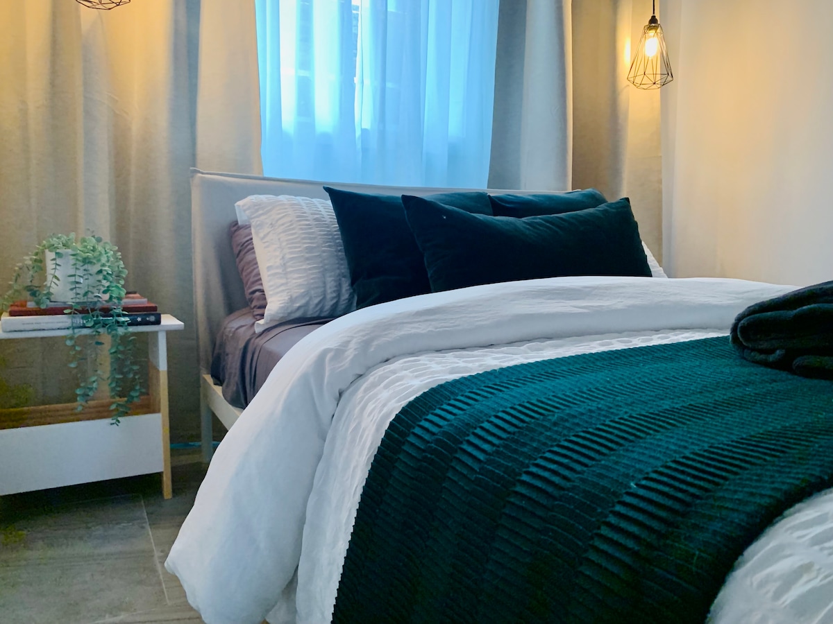 Spálňa 5, manželská posteľ, suterén. 